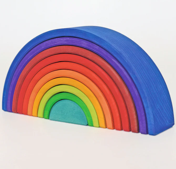 Houten stapel regenboog